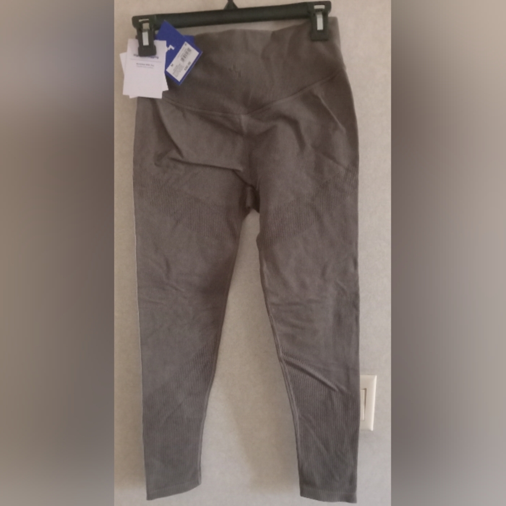 7/8 Length High Rise Leggings - Picture 2 of 5